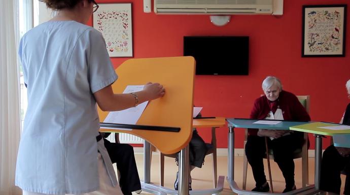 Table individuelle ergonomique Oxalys pour EHPAD