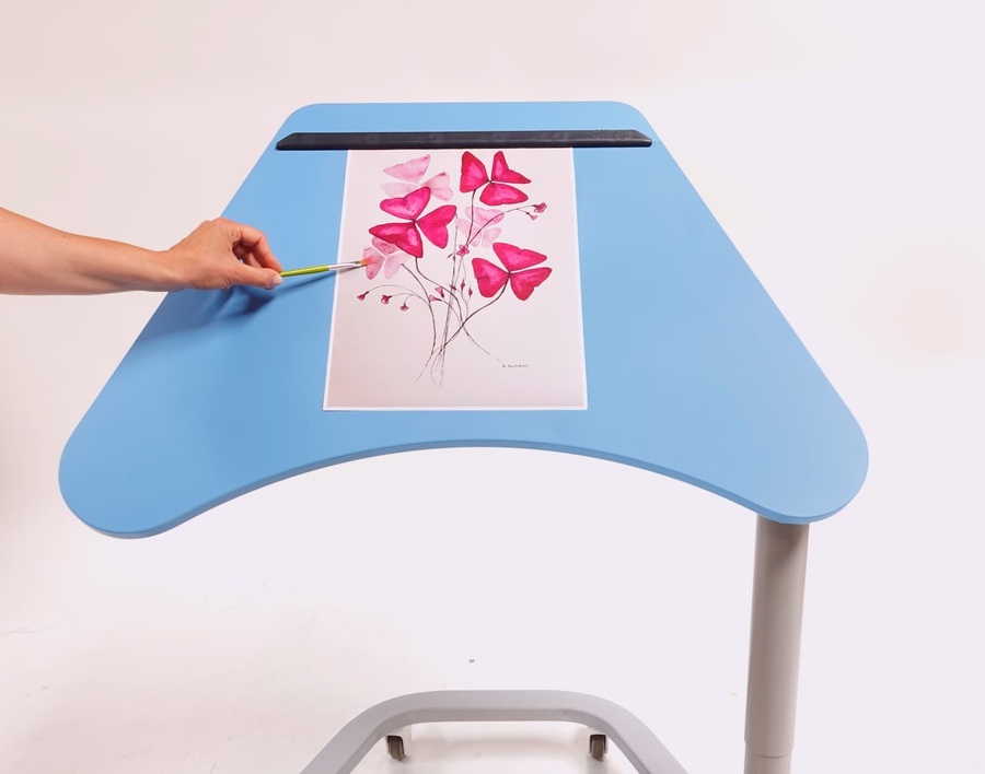 Table Oxalys utilisée pendant une activité d’art-thérapie