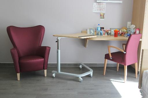 Table Oxalys accessible en fauteuil roulant