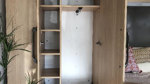 Mobilier suspendu Modulys pour chambre EHPAD