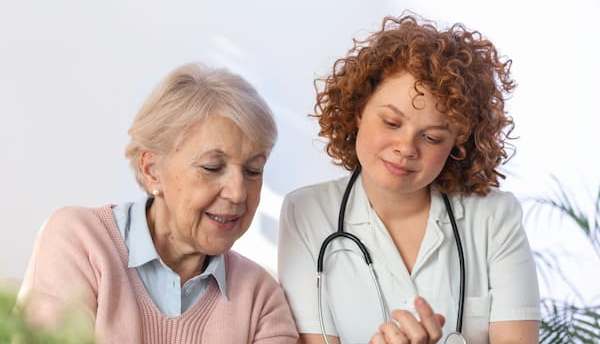 pourquoi les chutes surviennent chez les personnes agées