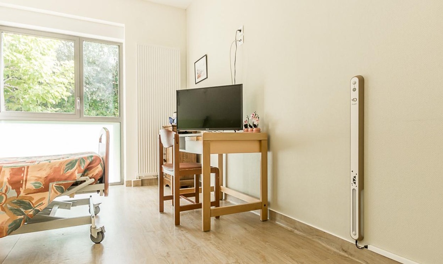 Chambre EHPAD équipée d’une solution de détection complémentaire à l’appel malade