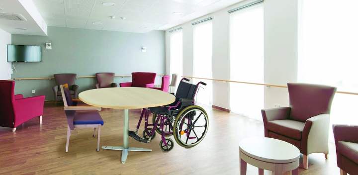 Choisir un mobilier EHPAD ergonomique pour réduire les efforts des soignants