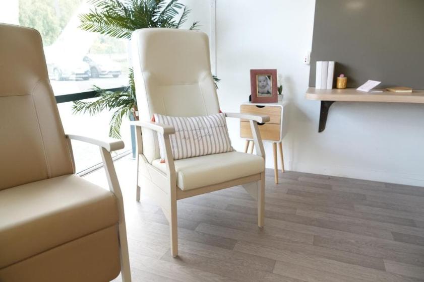 Fauteuil Confort EHPAD pour espace de repos et rencontre familles
